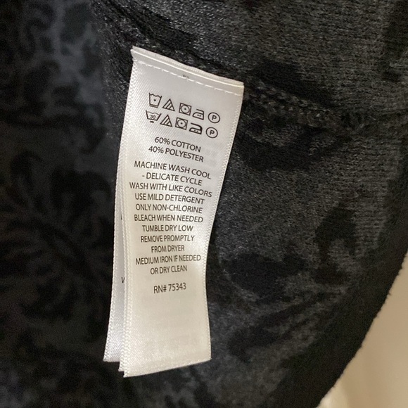 NWOT black and grey damask print zip up long sleeve sweater - Picture 4 of 7